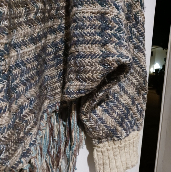 🏞GENOA Poncho Sweater Women’s Tassels All Seasons Cozy Comfort,Cuteness,Chic! - Picture 6 of 15